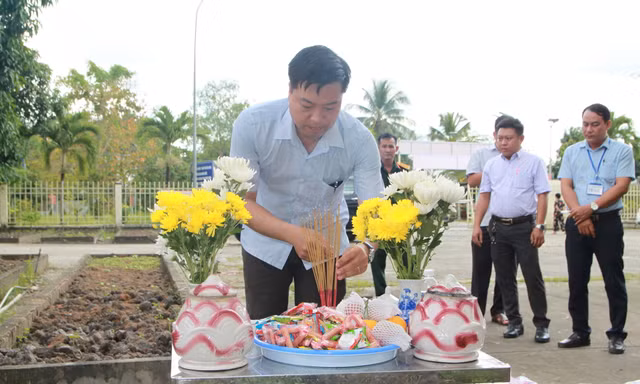 Phát hiện hai bộ hài cốt liệt sĩ trong lúc sửa chữa trụ sở ủy ban xã