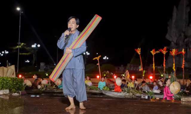 Hậu Giang chào năm mới với đêm nghệ thuật 'Tình anh bán chiếu'