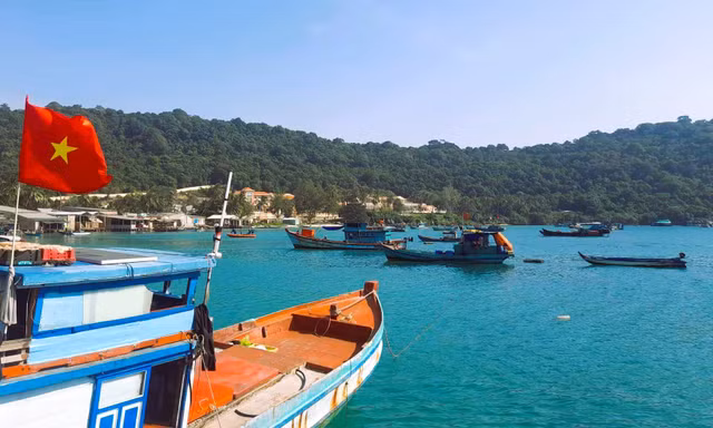 Vượt biển đến với đảo tiền tiêu Thổ Chu