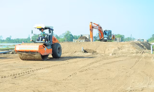 Không để các dự án cao tốc qua miền Tây chậm tiến độ do thiếu cát, đá