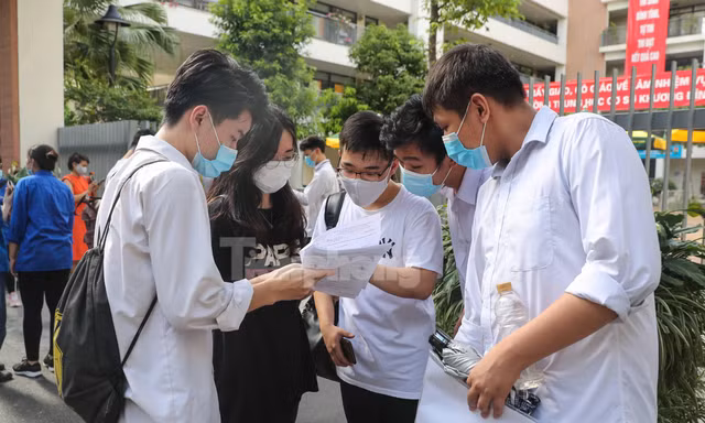 Trường ĐH Dược Hà Nội công bố điểm sàn 21 điểm, thí sinh đặc cách tốt nghiệp xét thế nào?
