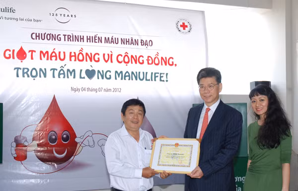 Manulife triển khai chương trình “Giọt máu hồng vì cộng đồng”