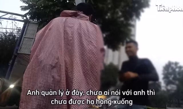 Cảnh các đối tượng 'quyền lực' ngang nhiên phân lô, cho thuê vỉa hè Hà Nội 
