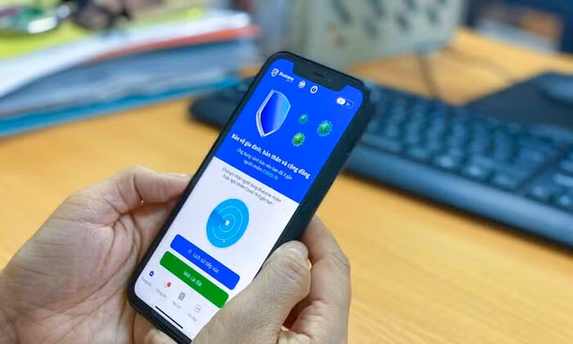 Người có smartphone nhưng không cài ứng dụng phòng chống dịch sẽ bị phạt