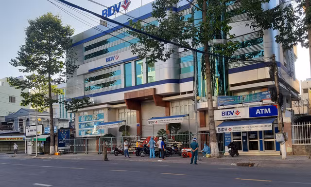 Phát hiện một nhân viên ngân hàng ở Tiền Giang nghi mắc COVID-19