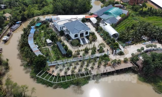 Biệt thự, nhà hàng 'mọc' trên đất trồng cây lâu năm ở Vĩnh Long