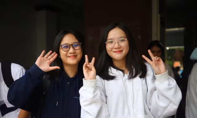 Hơn 130 thí sinh ở Kiên Giang vượt biển vào đất liền thi tốt nghiệp THPT