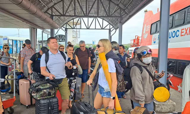 Phú Quốc 'bội thu', Nghệ An 'bỏ túi' gần 450 tỷ đồng từ du lịch Tết