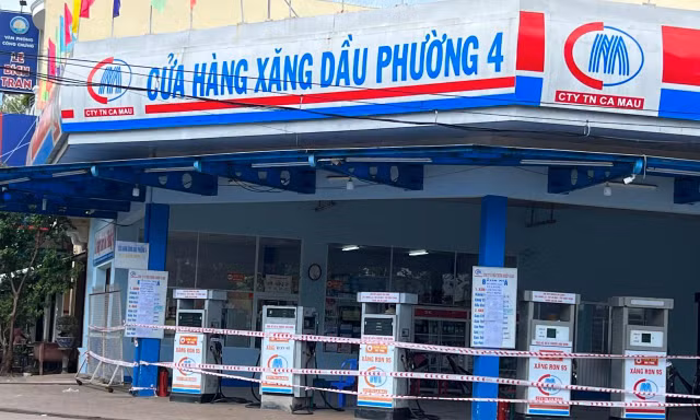 'Khát' xăng dầu: La liệt tàu cá nằm bờ, người dân quay cuồng vì gánh nợ