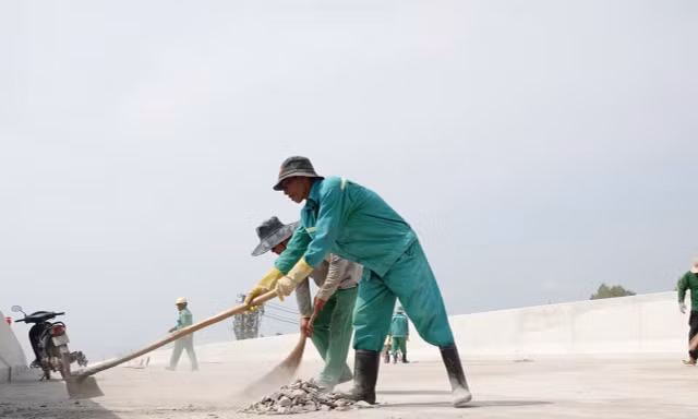 Công trường cao tốc Cần Thơ - Cà Mau những ngày giáp Tết