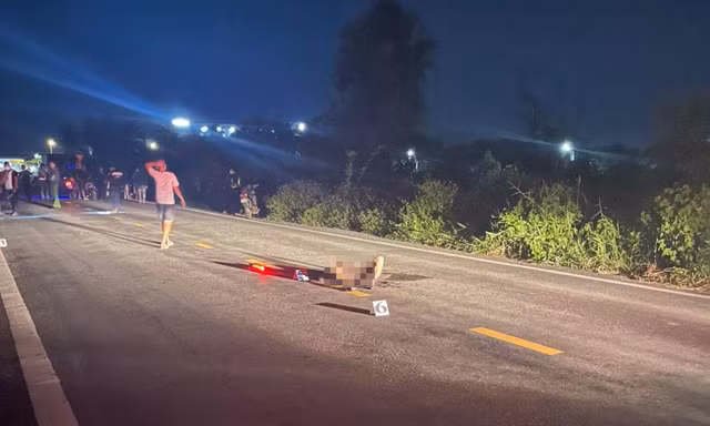 Phát hiện người đàn ông tử vong trên đường, thi thể bị cháy đen