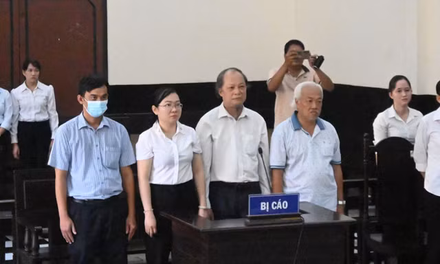 Cựu giám đốc CDC Tiền Giang cùng thuộc cấp hầu toà vì nhận 2 tỷ đồng 'lại quả' 