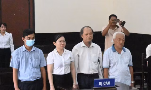 Chủ động nộp lại tiền 'hoa hồng' của Cty Việt Á, cựu Giám đốc CDC Tiền Giang được miễn hình phạt 