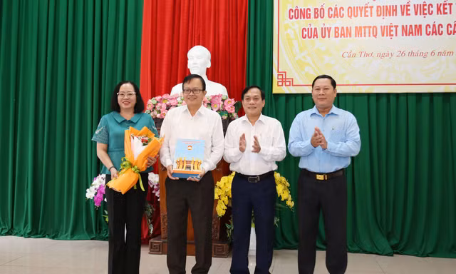Cần Thơ: Công bố kết thúc hoạt động Ủy ban Mặt trận Tổ quốc các cấp thành phố