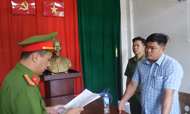Làm bờ kè thiếu khối lượng, một phó giám đốc công ty bị bắt