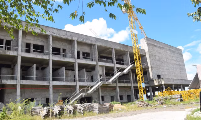 Bệnh viện hơn 1.700 tỷ xây nhiều năm không xong 