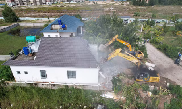 Phú Quốc tạm dừng cho lãnh đạo đi nước ngoài để giải quyết việc quản lý đất, xây dựng