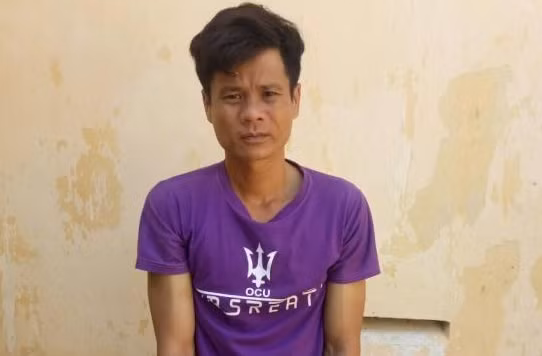 Bị bắt giam vì xúc phạm Quốc kỳ