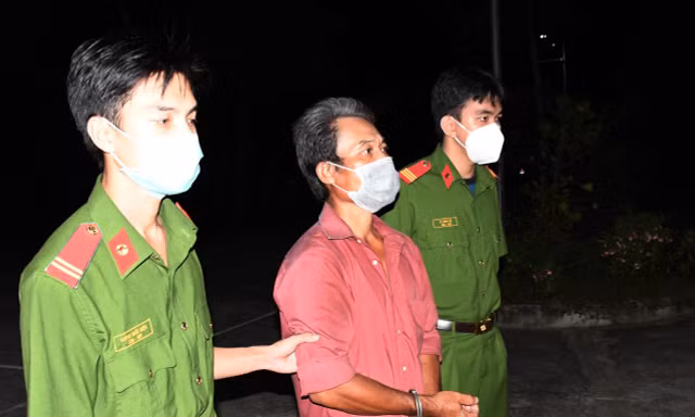 Vào bệnh viện xin quà từ thiện không được quay ra chửi bới, đánh công an