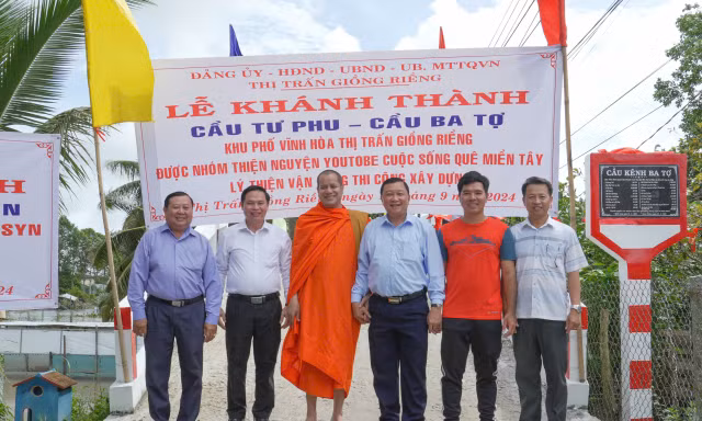 Anh Thiện làm việc thiện 