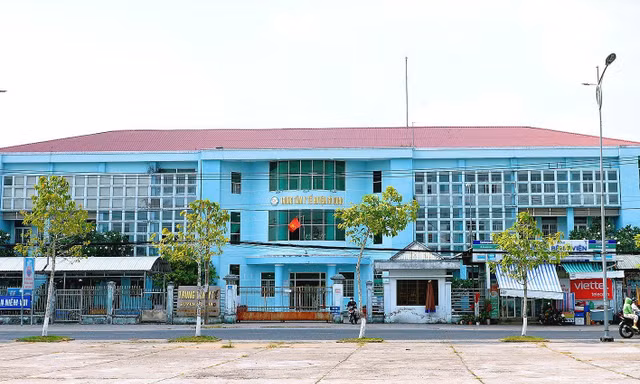 Ba bác sĩ trung tâm y tế ở Kiên Giang bị bắt vì giả mạo trong công tác