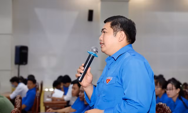 Chủ tịch UBND tỉnh Tiền Giang đối thoại với thanh niên về giải quyết việc làm, đào tạo nghề