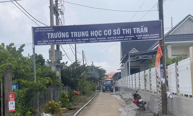 Yêu cầu đình chỉ công tác hiệu trưởng tự ý chuyển trường ở Kiên Giang