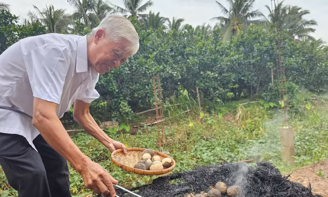 Tận thấy món đặc sản 'ngọc ẩn mình' rất lạ ở bên cồn