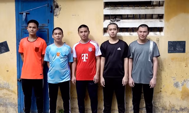 Mang hung khí xông vào đám cưới, chém 4 người trọng thương