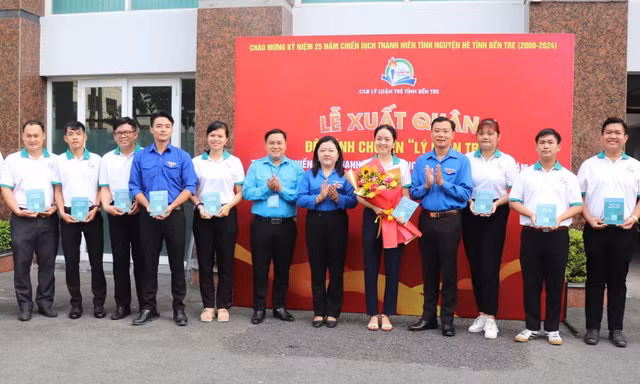 Bến Tre ra quân đội hình chuyên Lý luận trẻ tham gia chiến dịch tình nguyện hè