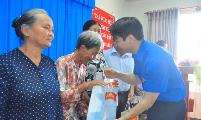 Tuổi trẻ tri ân gia đình chính sách, người có công dịp 30/4