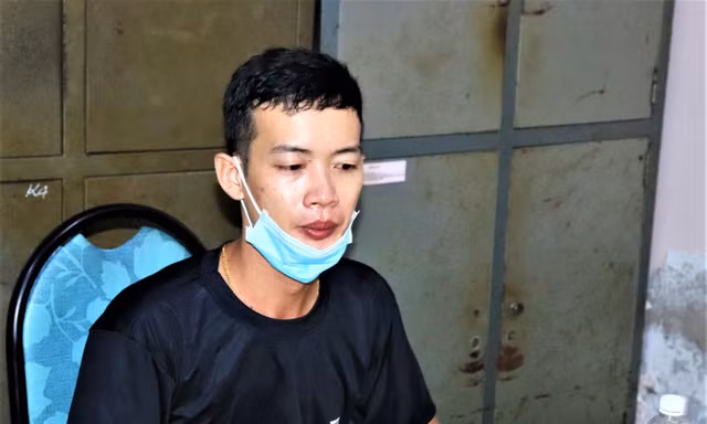 Nghi phạm Lý Văn Phương tại cơ quan công an