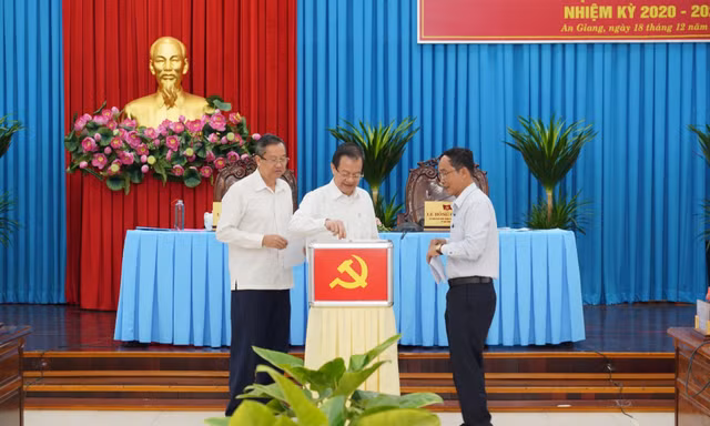 Lấy phiếu tín nhiệm lãnh đạo chủ chốt tỉnh An Giang