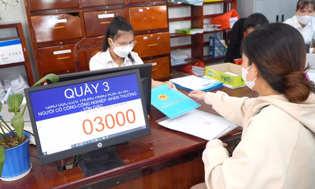 Hơn 200 cán bộ Đồng Tháp chưa phải chuyển chỗ làm việc