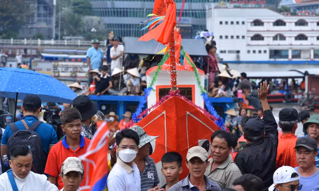 Lễ hội cầu an của người dân xóm chài miền Tây sông nước