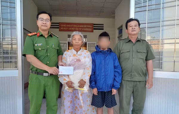 Bé trai 12 tuổi đi lạc từ Bến Tre sang Đồng Tháp