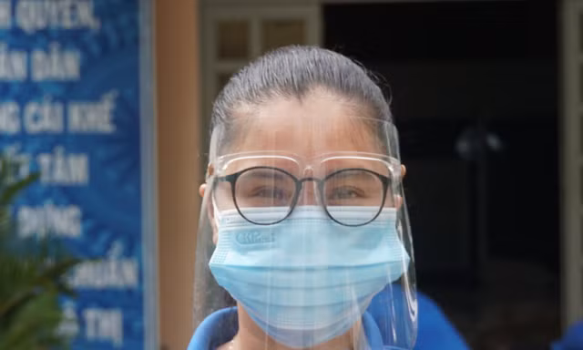 Cô giáo mầm non tất bật chuyển thực phẩm cho người dân khu cách ly, phong tỏa