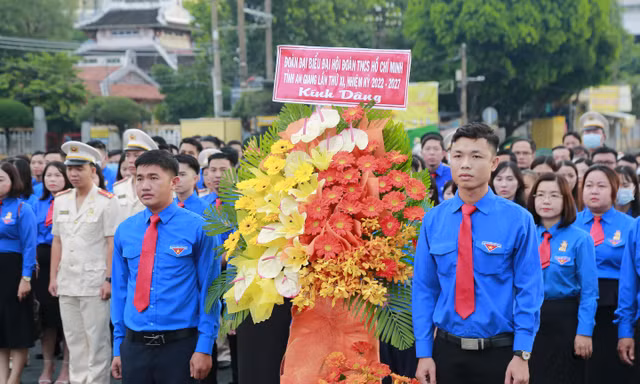 Báo công Bác Tôn