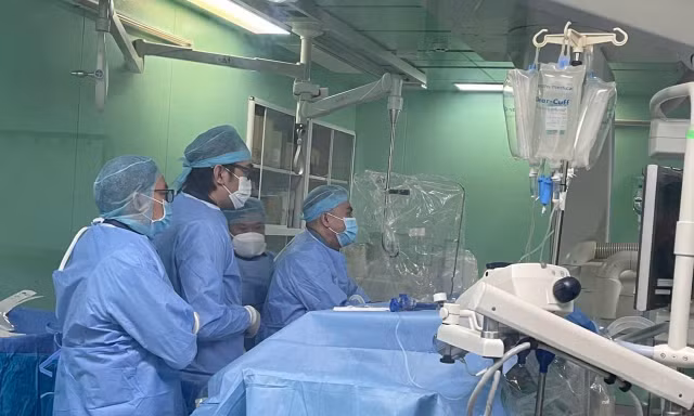 Truyền 52 đơn vị máu cứu sản phụ băng huyết sau sinh