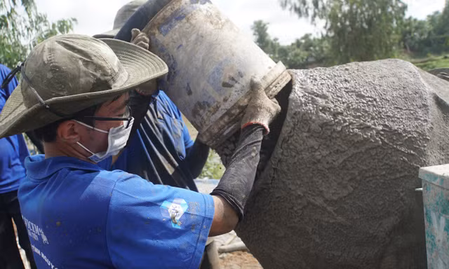 Qua 25 năm, tuổi trẻ Đồng Tháp xây mới trên 700 km đường nông thôn