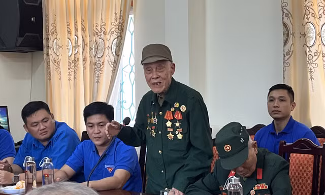 Gặp gỡ, ôn truyền thống hào hùng với chiến sĩ Điện Biên
