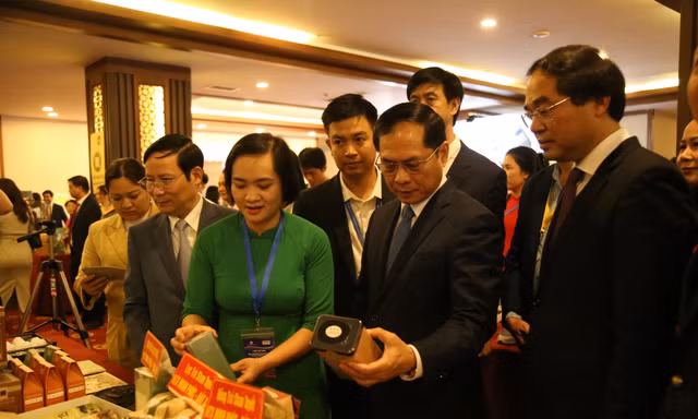Đề nghị Lào Cai khai thác tốt lợi thế là cầu nối giữa Việt Nam - Trung Quốc - ASEAN