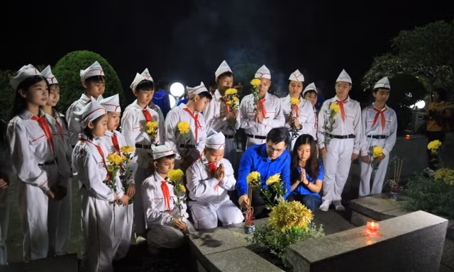 Chính quyền, nhân dân các tỉnh miền núi phía Bắc dâng hương, tri ân Chủ tịch Hồ Chí Minh và các anh hùng liệt sĩ