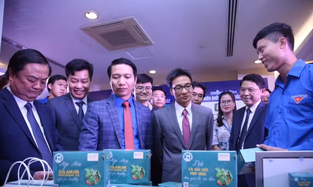 Bỏ việc lương khá, chàng trai về quê giúp hàng chục hộ nông dân phát triển kinh tế