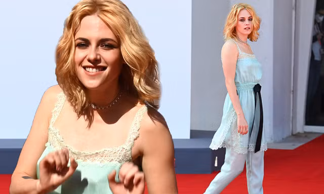 Kristen Stewart diện mốt đồ ngủ ‘quên’ nội y, rạng rỡ hết nấc trên thảm đỏ LHP Venice