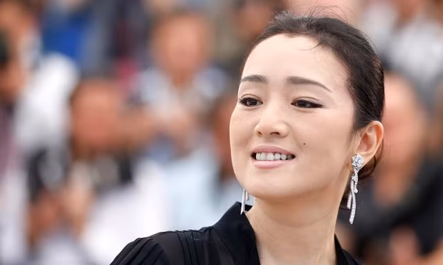 Rộ tin Củng Lợi từ bỏ quốc tịch Singapore vì sợ C-biz ‘cấm cửa’