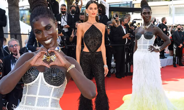 Thảm đỏ Cannes ngày 3: ‘Thiên thần’ Brazil mặc yếm xuyên thấu, còn ‘quên’ nội y