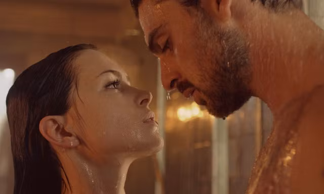 Phim ngập cảnh sex của Netflix dẫn đầu đề cử 'Mâm xôi Vàng'