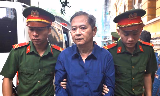 Cựu Phó Chủ tịch UBND TPHCM Nguyễn Hữu Tín tại TAND TPHCM. Ảnh: Tân Châu