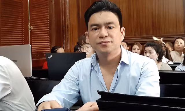 Bác sĩ Chiêm Quốc Thái tại phiên tòa sơ thẩm. Ảnh: Tân Châu